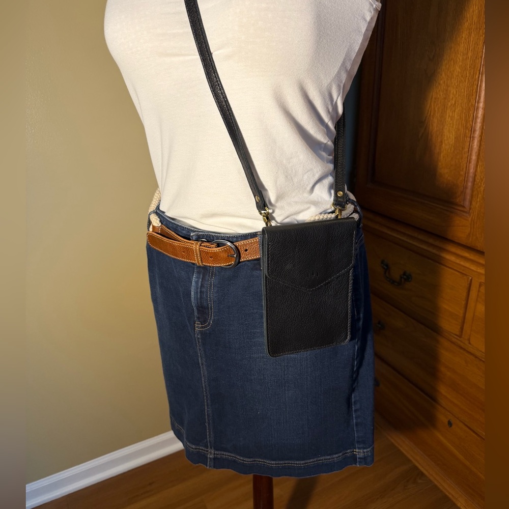 Portland Leather Parker Phone Bag - Picture 2 of 6